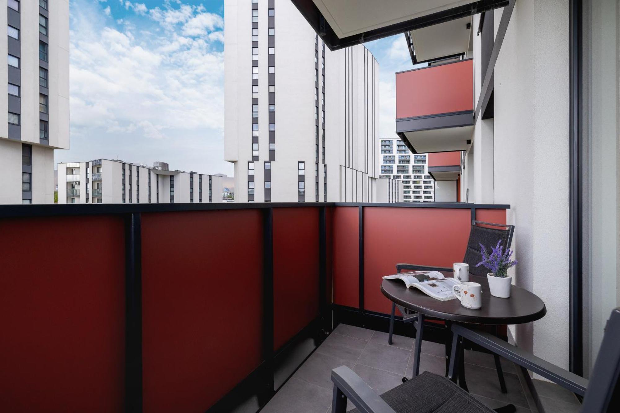 Modern Apartment With Parking Near Tauron Arena By Rent Like Home Krakow Bagian luar foto